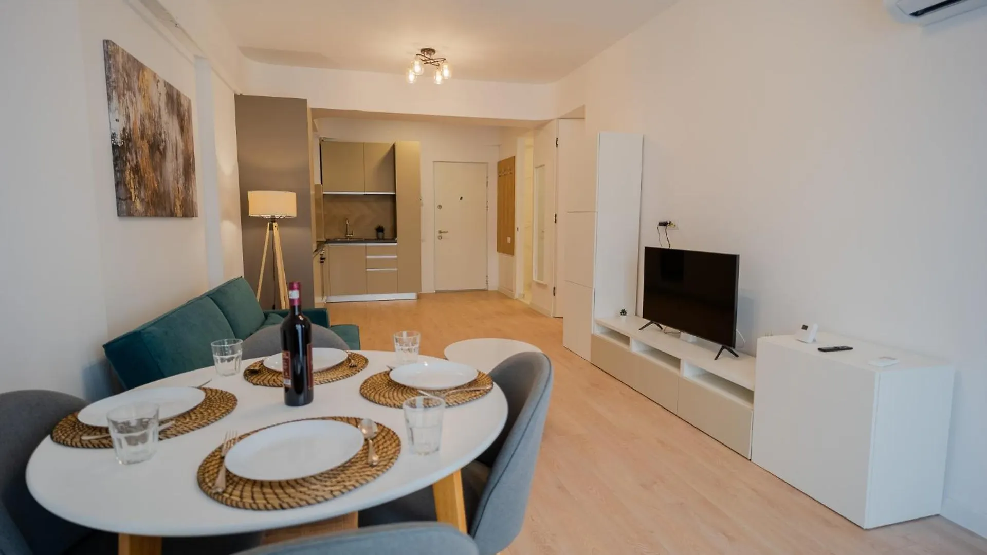 High-End Apartments In Politehnica Park - Iuliu Maniu 6R - New Bucharest