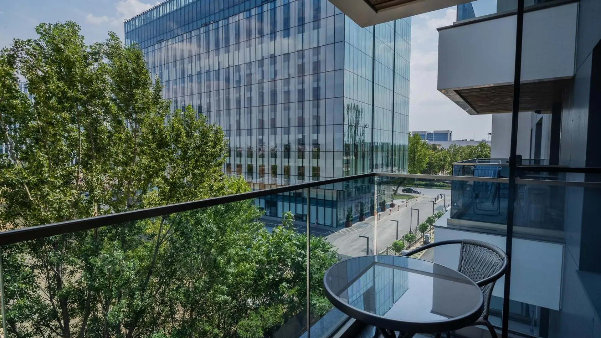 High-End Apartments In Politehnica Park - Iuliu Maniu 6R - New Bucharest 0*,