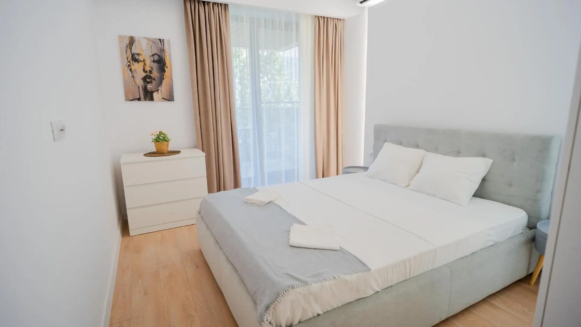 High-End Apartments In Politehnica Park - Iuliu Maniu 6R - New Bucharest Romania
