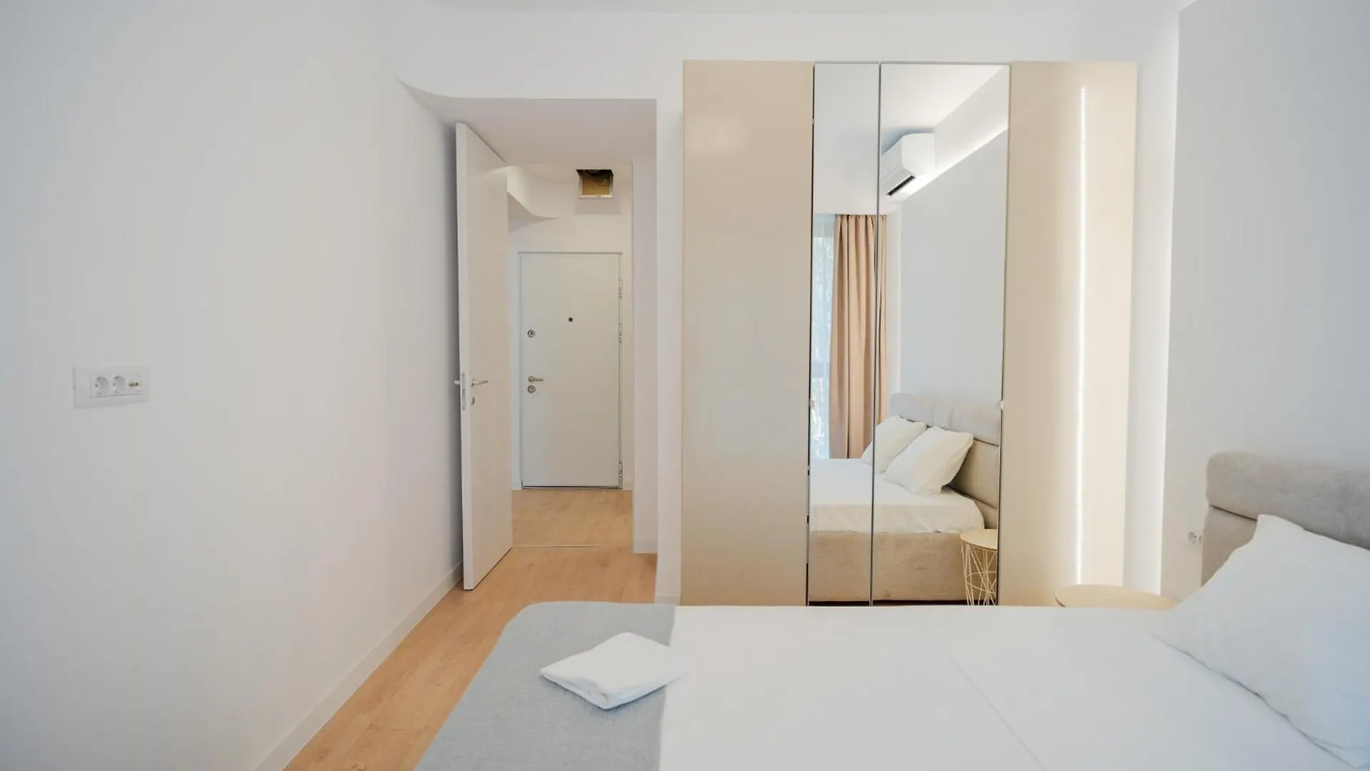 High-End Apartments In Politehnica Park - Iuliu Maniu 6R - New Bucharest Romania