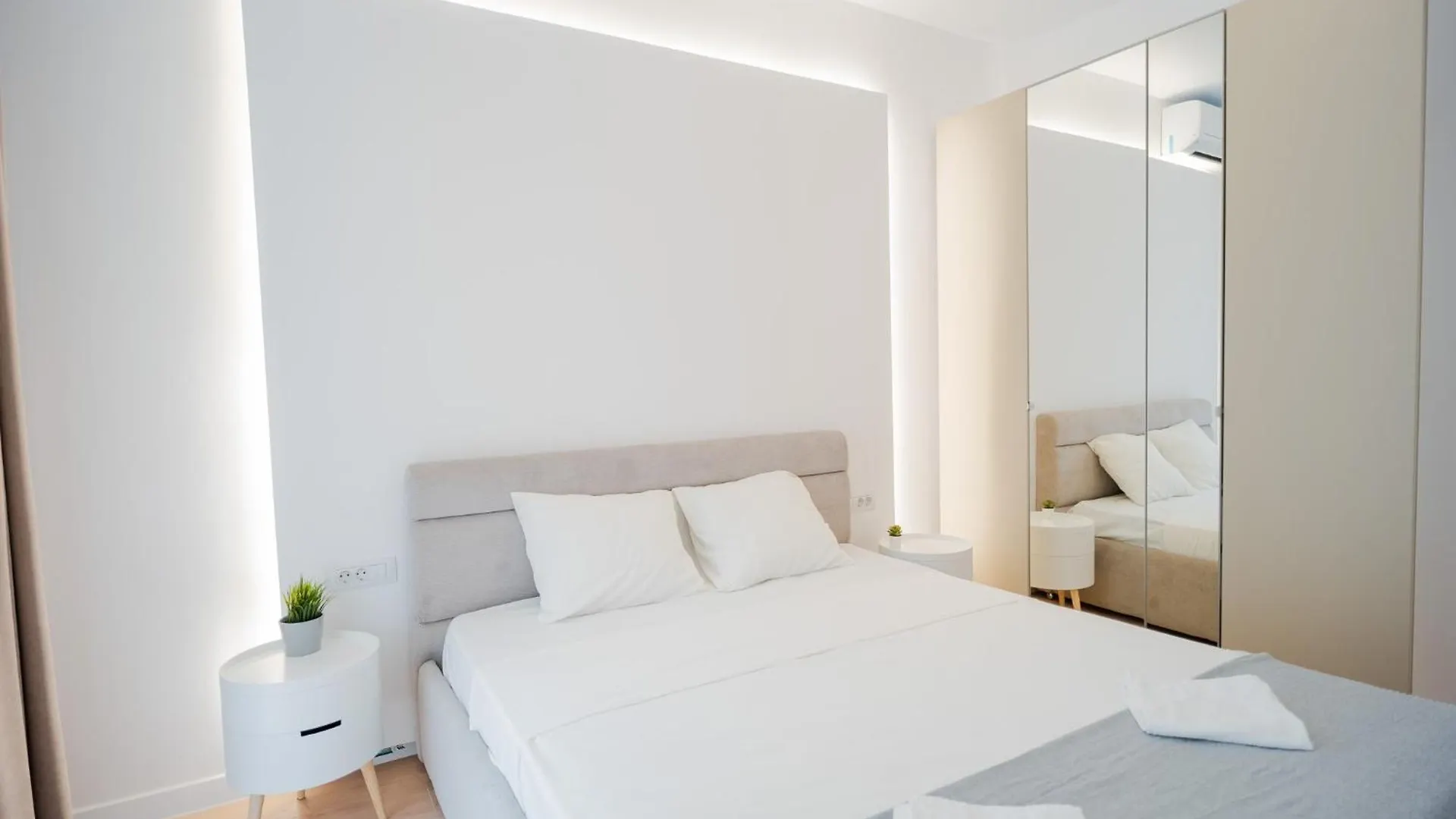 High-End Apartments In Politehnica Park - Iuliu Maniu 6R - New Bucharest 0*,