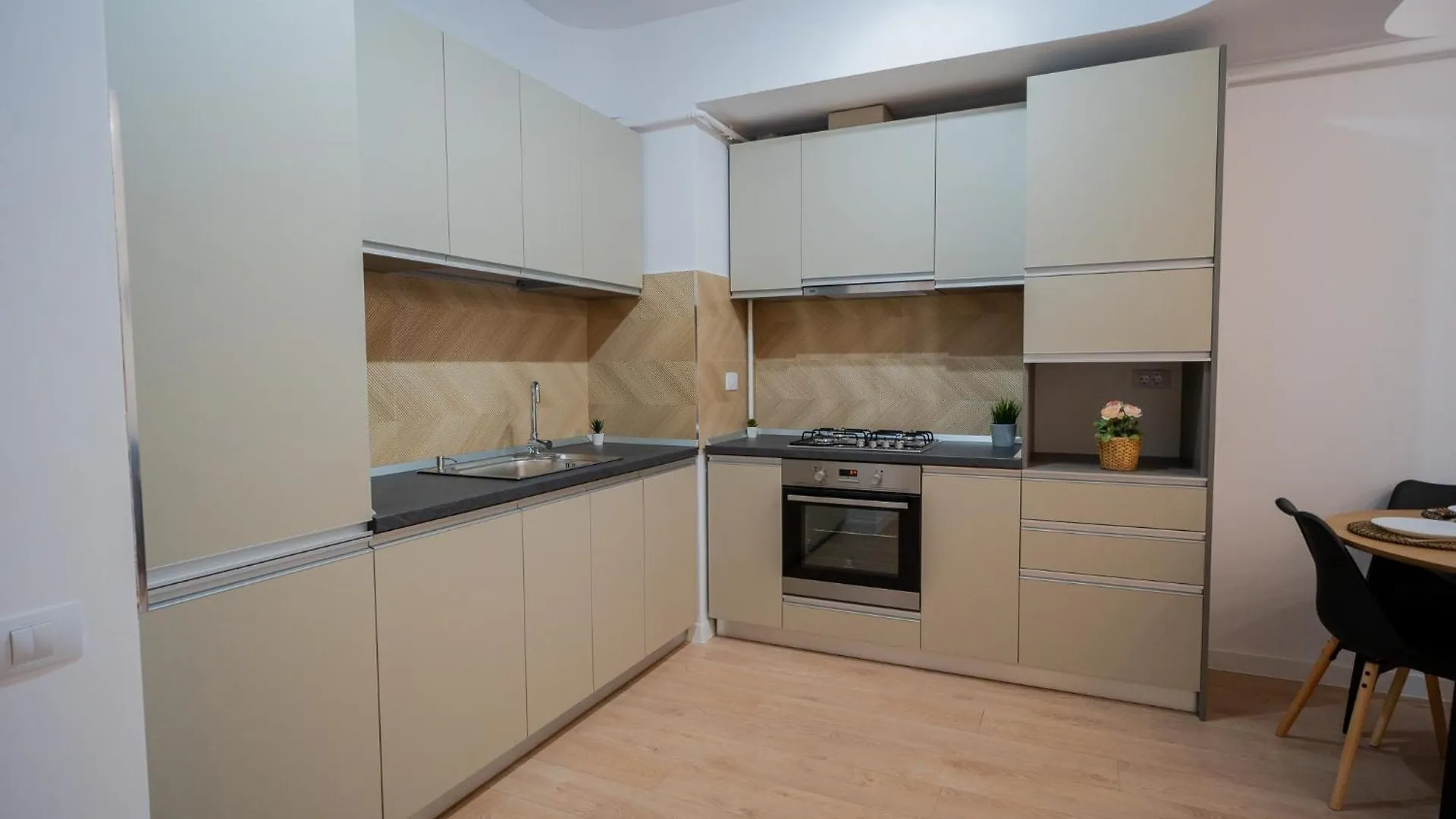 High-End Apartments In Politehnica Park - Iuliu Maniu 6R - New Bucharest
