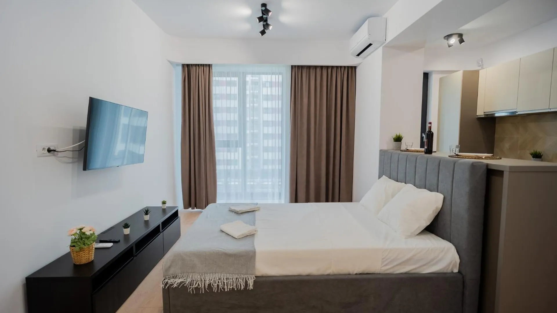 High-End Apartments In Politehnica Park - Iuliu Maniu 6R - New Bucharest Romania