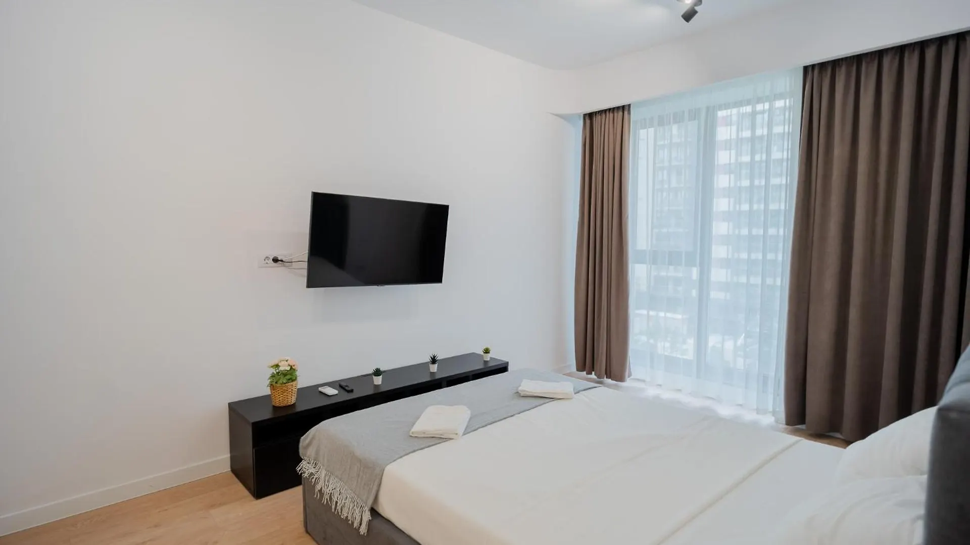 High-End Apartments In Politehnica Park - Iuliu Maniu 6R - New Bucharest