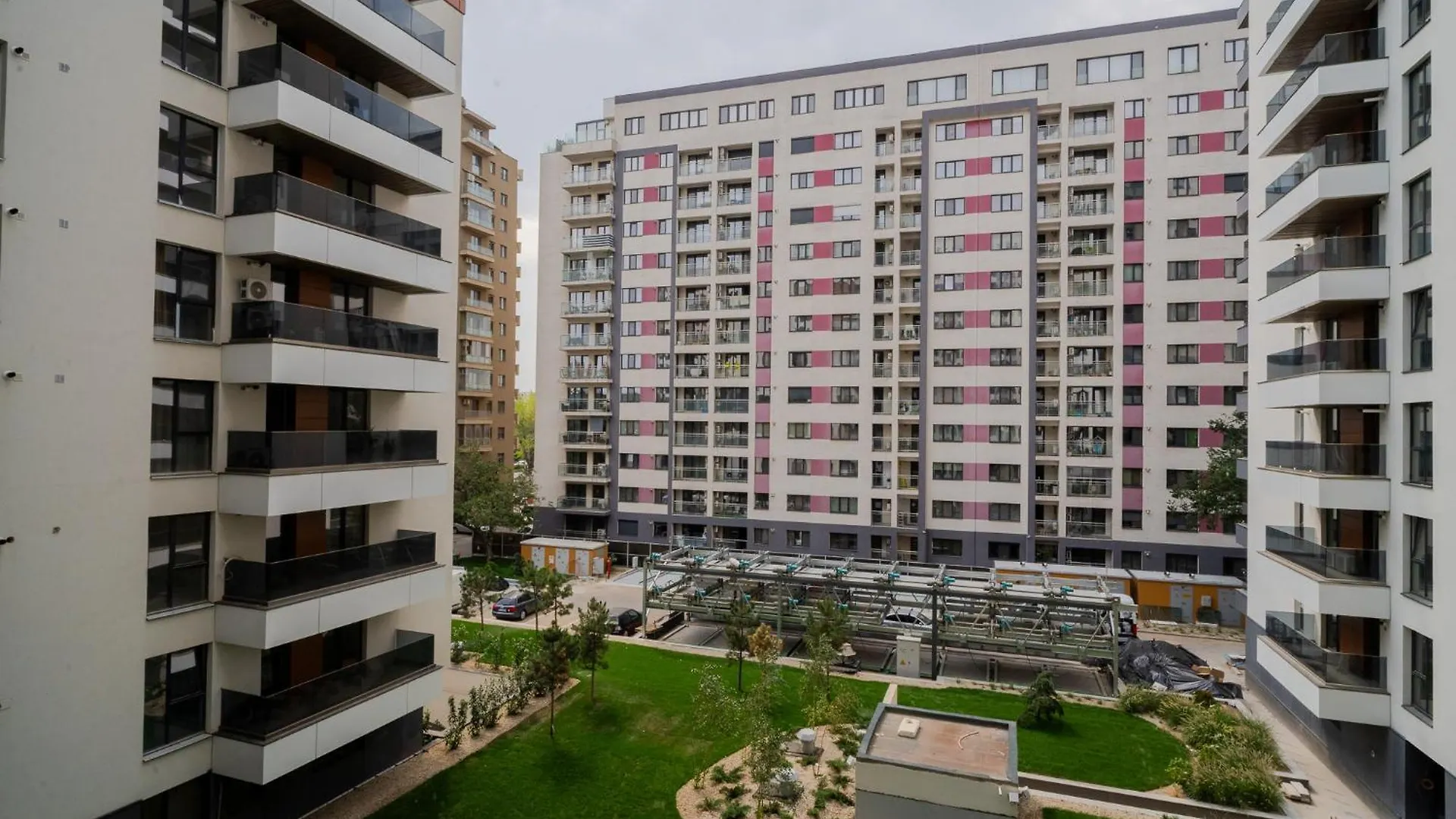 High-End Apartments In Politehnica Park - Iuliu Maniu 6R - New Bucharest