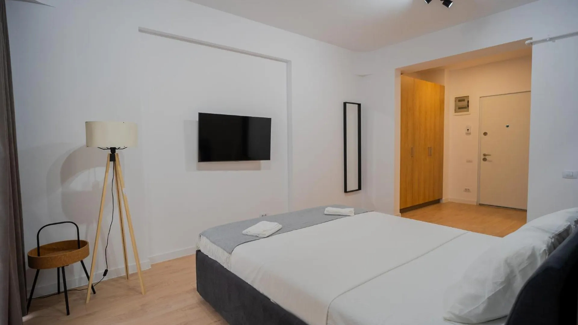 High-End Apartments In Politehnica Park - Iuliu Maniu 6R - New Bucharest