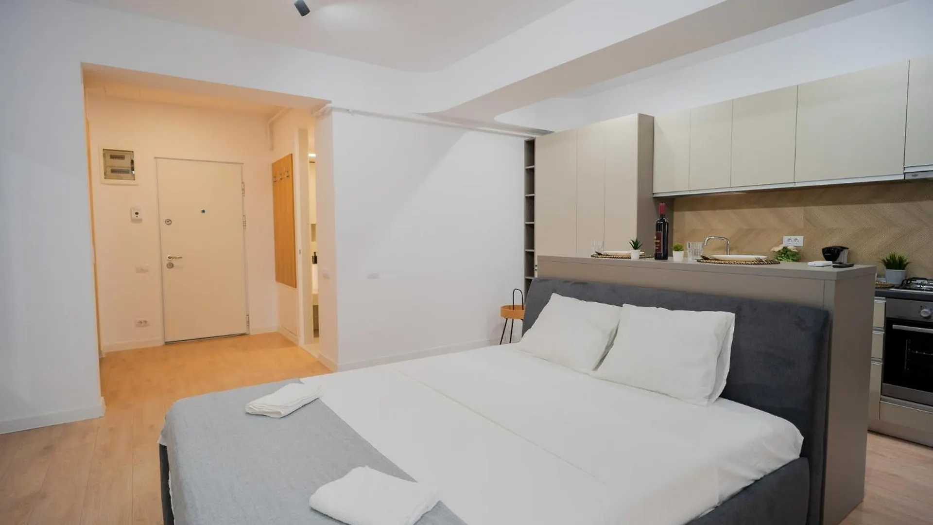 High-End Apartments In Politehnica Park - Iuliu Maniu 6R - New Bucharest 0*,  Romania