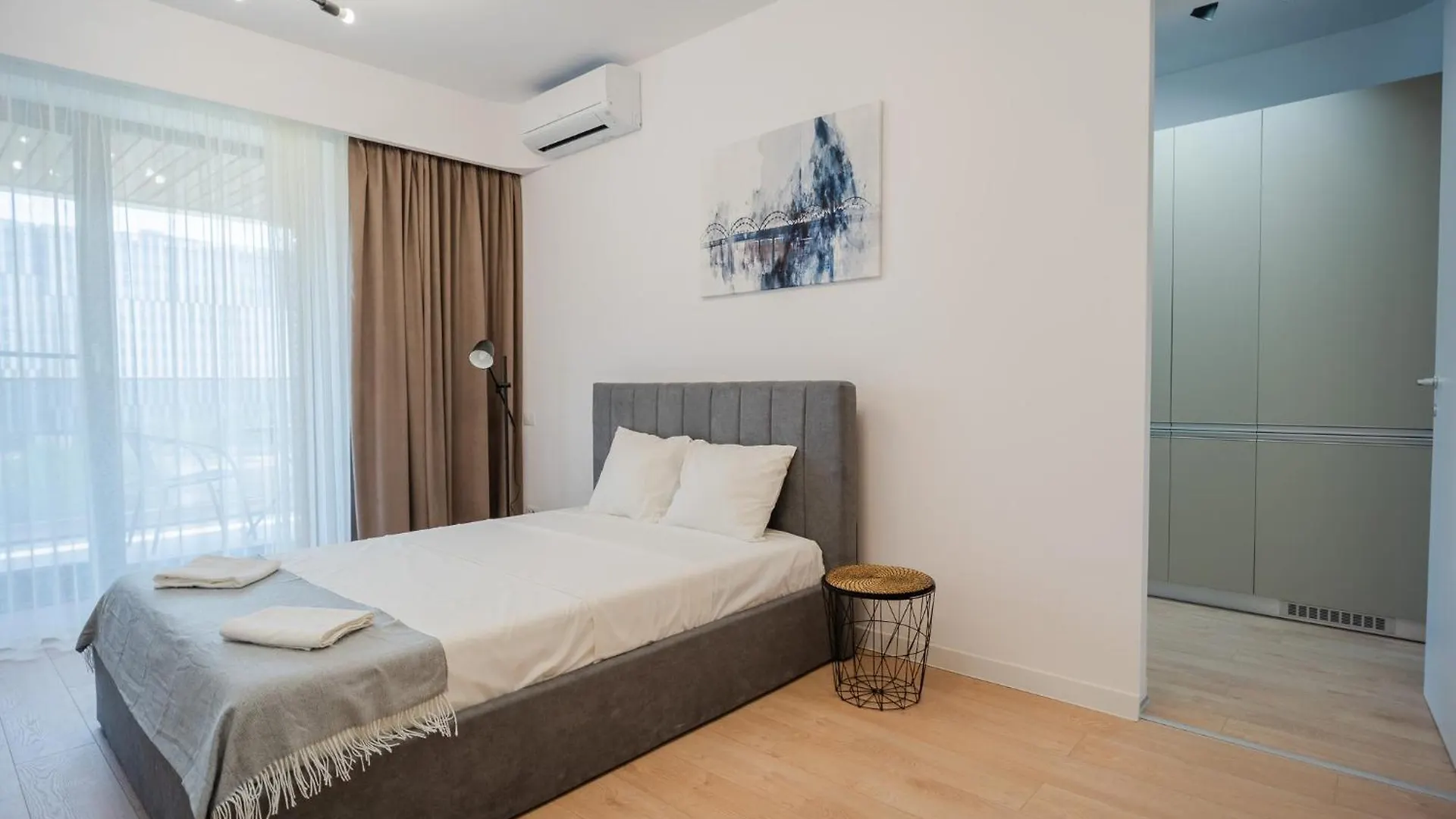 High-End Apartments In Politehnica Park - Iuliu Maniu 6R - New Bucharest 0*,  Romania