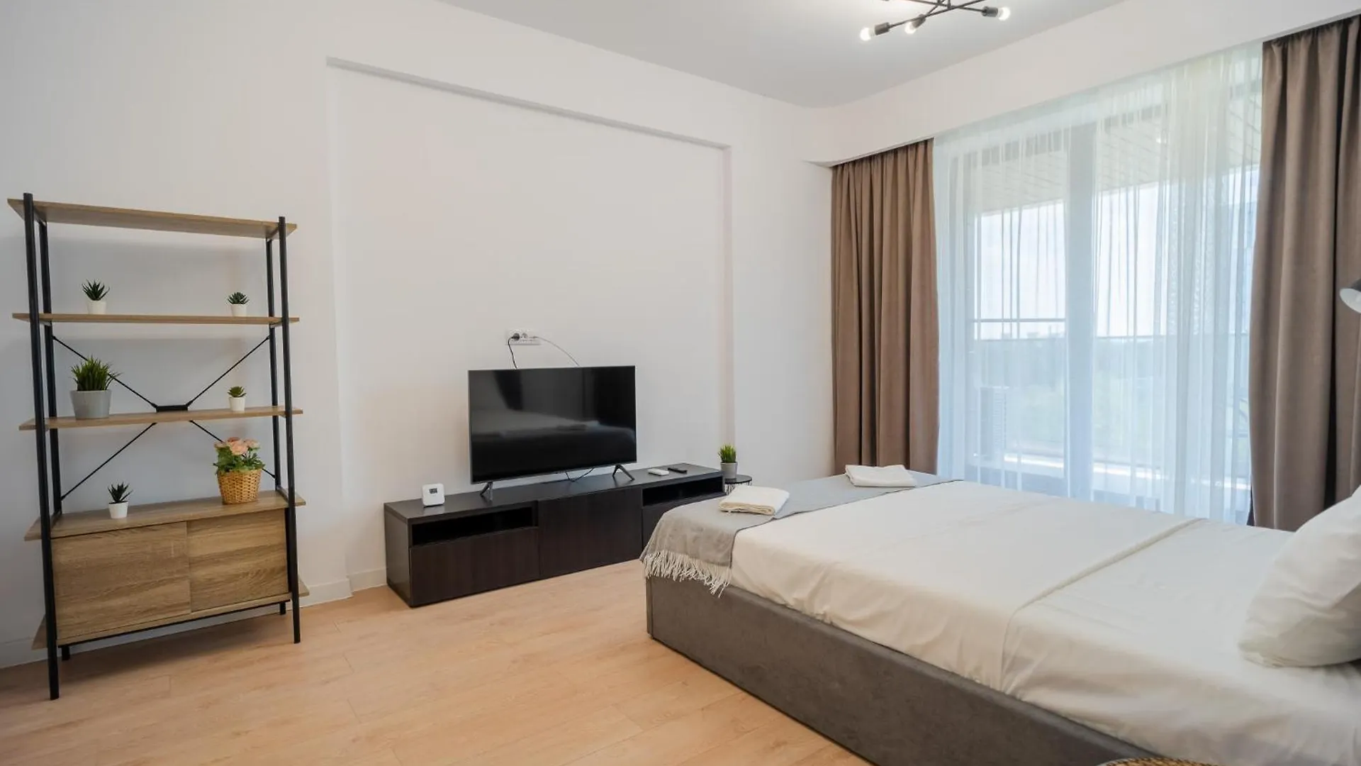 High-End Apartments In Politehnica Park - Iuliu Maniu 6R - New Bucharest