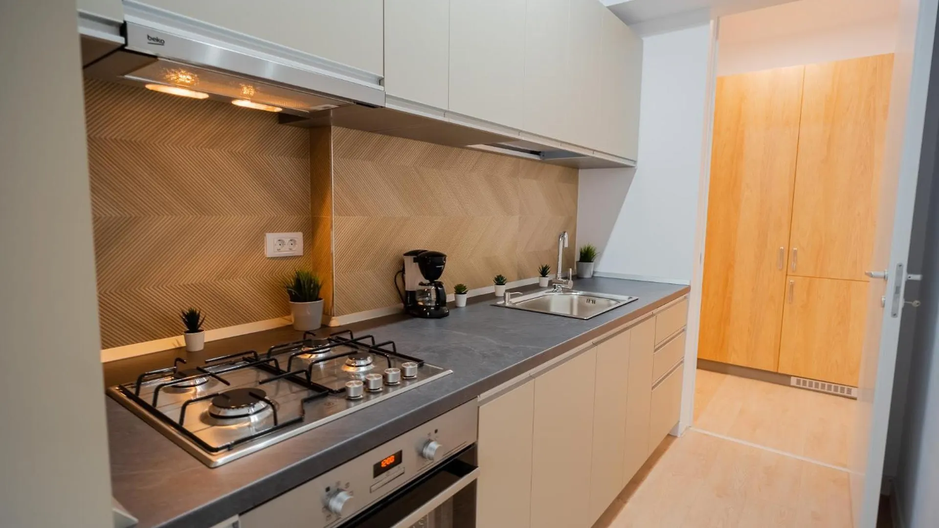 High-End Apartments In Politehnica Park - Iuliu Maniu 6R - New Bucharest 0*,