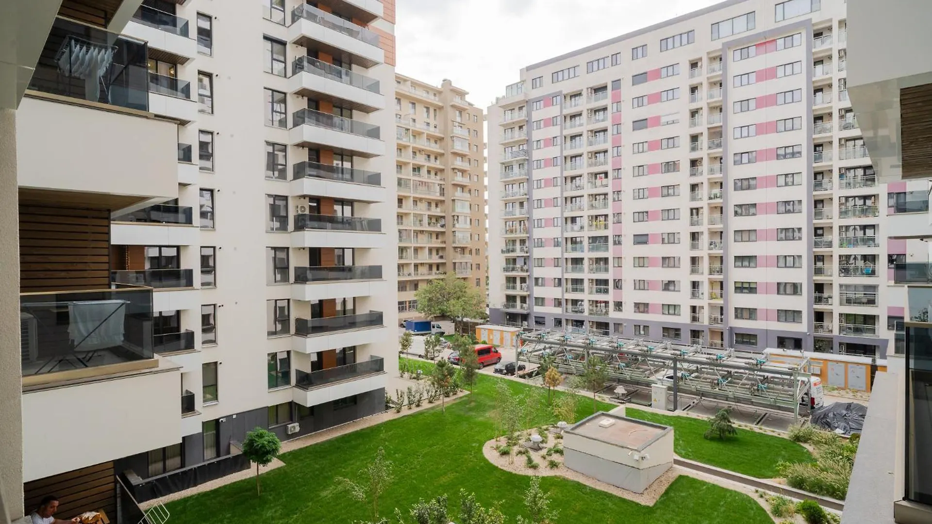 High-End Apartments In Politehnica Park - Iuliu Maniu 6R - New Bucharest