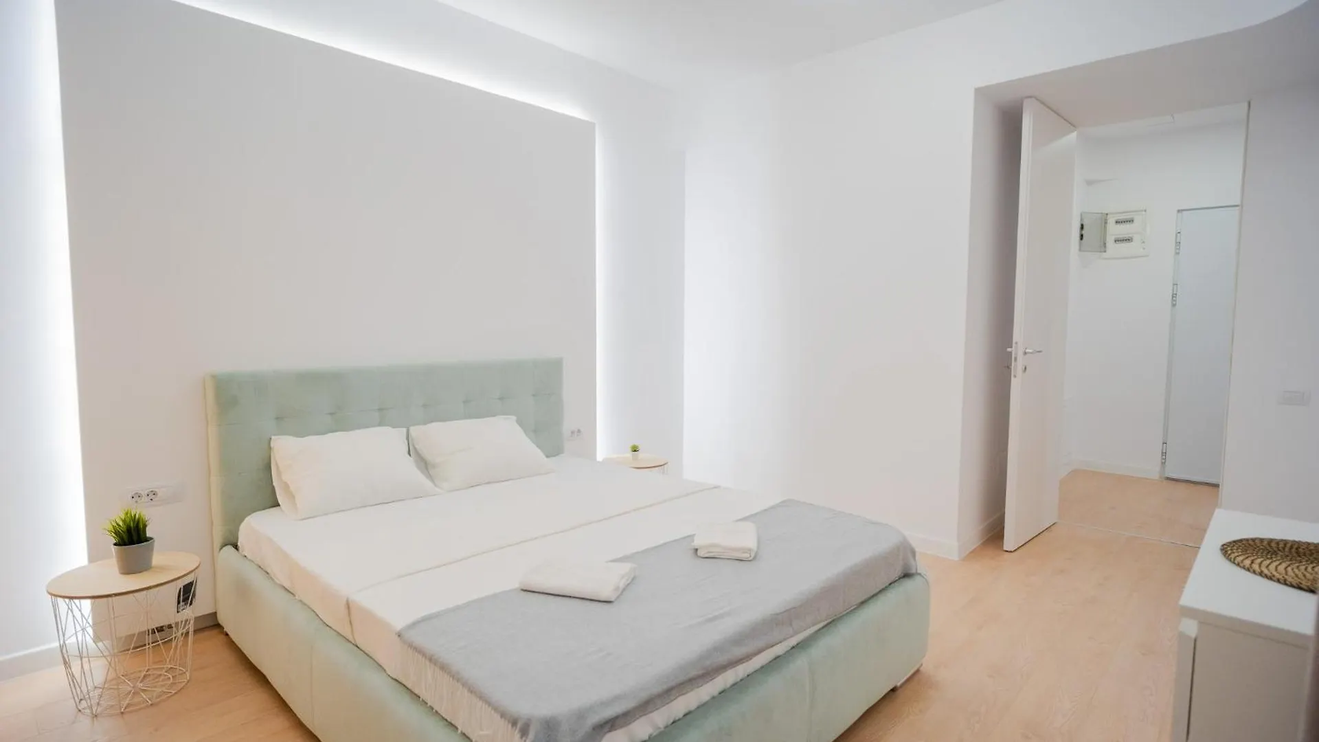 High-End Apartments In Politehnica Park - Iuliu Maniu 6R - New Bucharest
